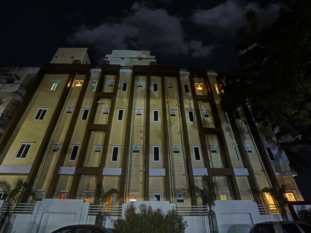 Hotel Capital O De Alphabet Kākināda Exteriér fotografie